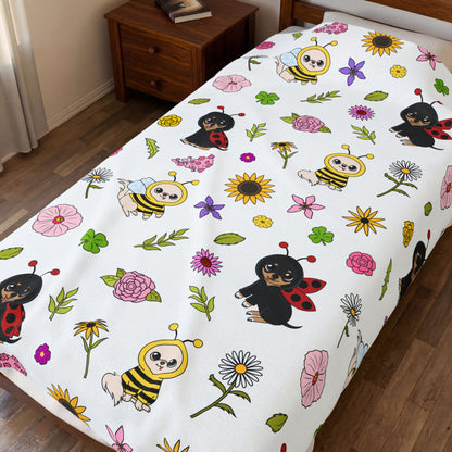 Bug‑Chis Pattern Velveteen Plush Blanket – Garden Snuggles