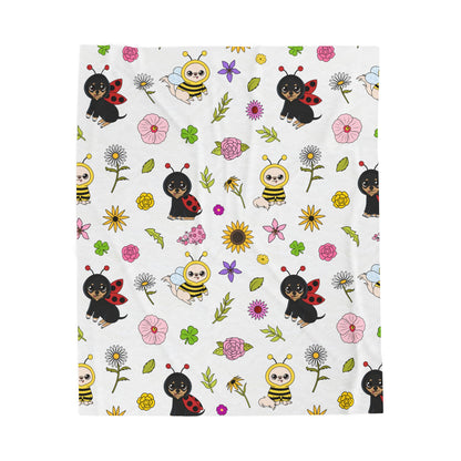 Bug‑Chis Pattern Velveteen Plush Blanket – Garden Snuggles
