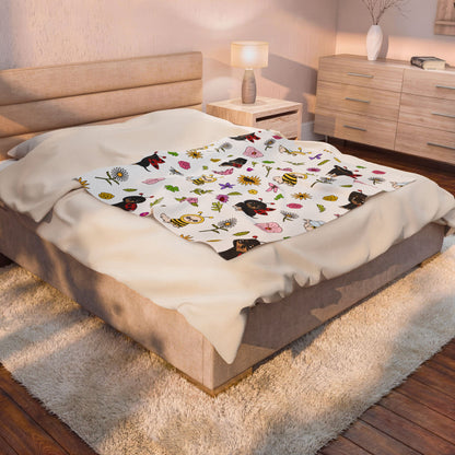 Bug‑Chis Pattern Velveteen Plush Blanket – Garden Snuggles