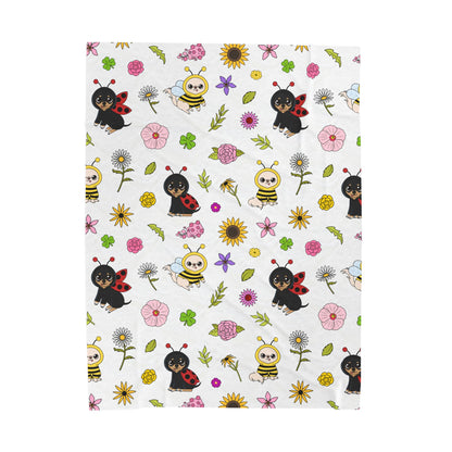 Bug‑Chis Pattern Velveteen Plush Blanket – Garden Snuggles