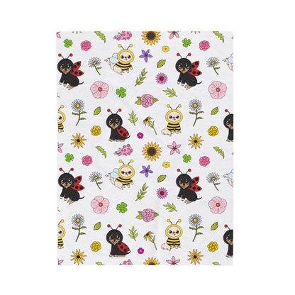 Bug‑Chis Pattern Velveteen Plush Blanket – Garden Snuggles