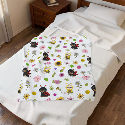 Bug‑Chis Pattern Velveteen Plush Blanket – Garden Snuggles