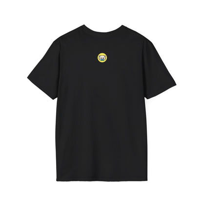 Dos d’un t-shirt noir avec un petit motif Maya près de l’encolure.