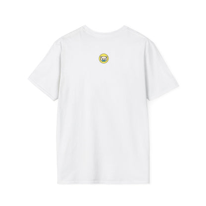 Dos d’un t-shirt blanc avec un petit motif Maya près de l’encolure.
